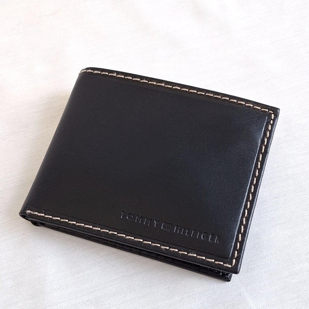 🅱️🅾️G🅾️ Brand new Tommy Hilfiger Black Leather Wallet
